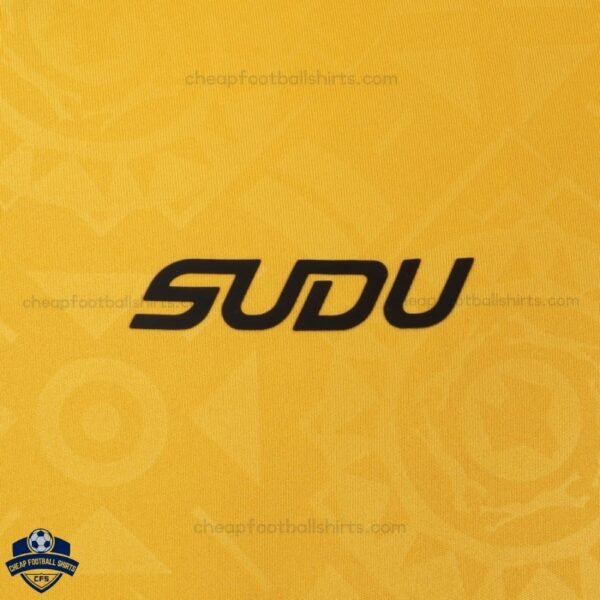 Wolves Home Men Football Shirt 25/26 - Close-up