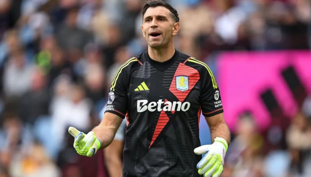 Emiliano_Martinez_2025