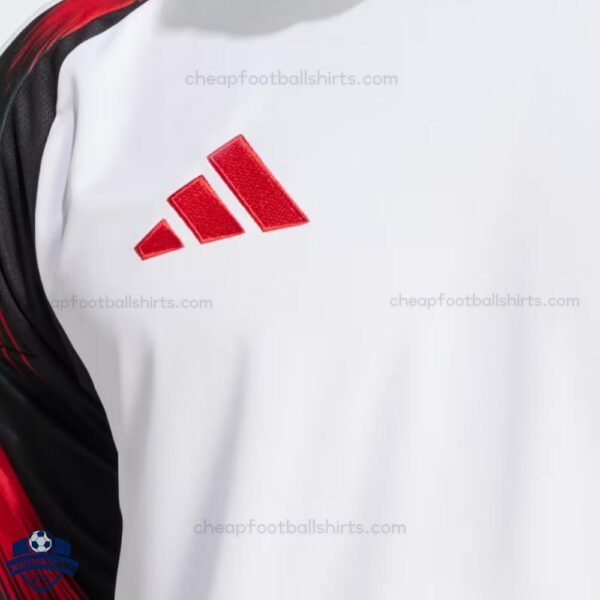 Flamengo Away Men Football Shirt 25/26 - closeup1