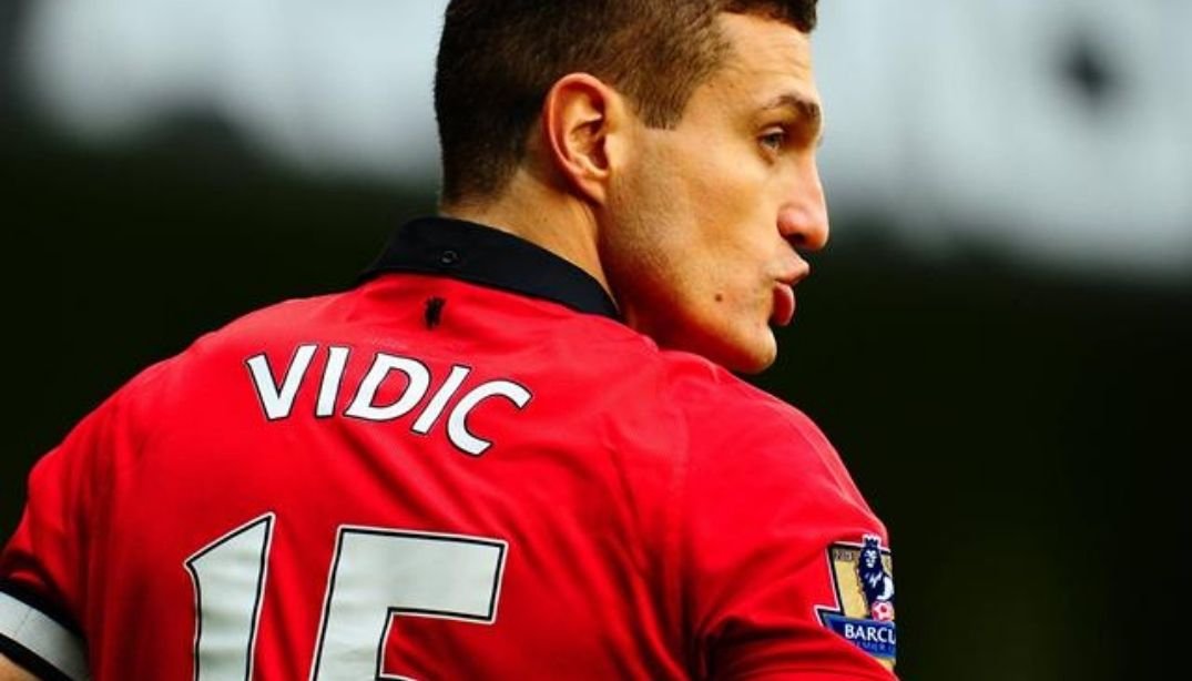 Nemanja_Vidic_15