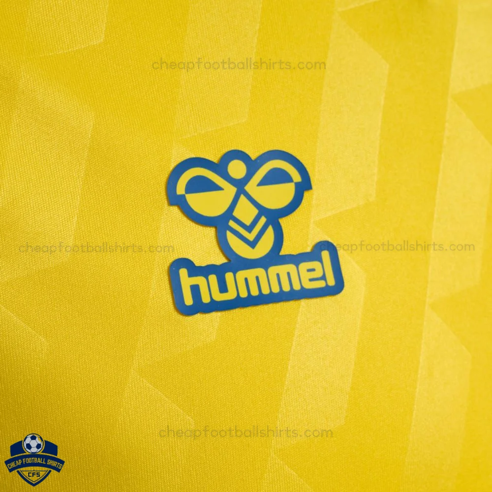 UD Las Palmas Home Kids Football Kit 2025/26 - Close up